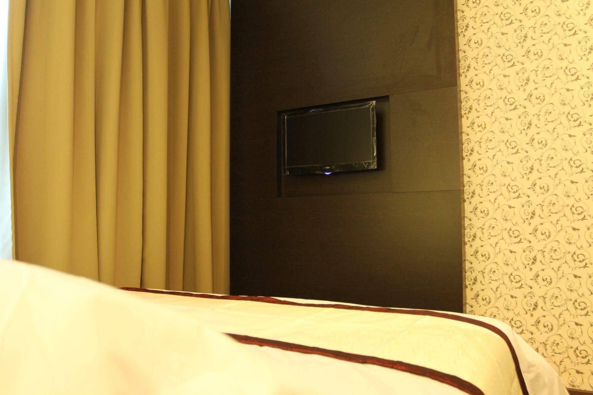 Oyo 1201 Wf Hotel Johor Bahru Exterior foto