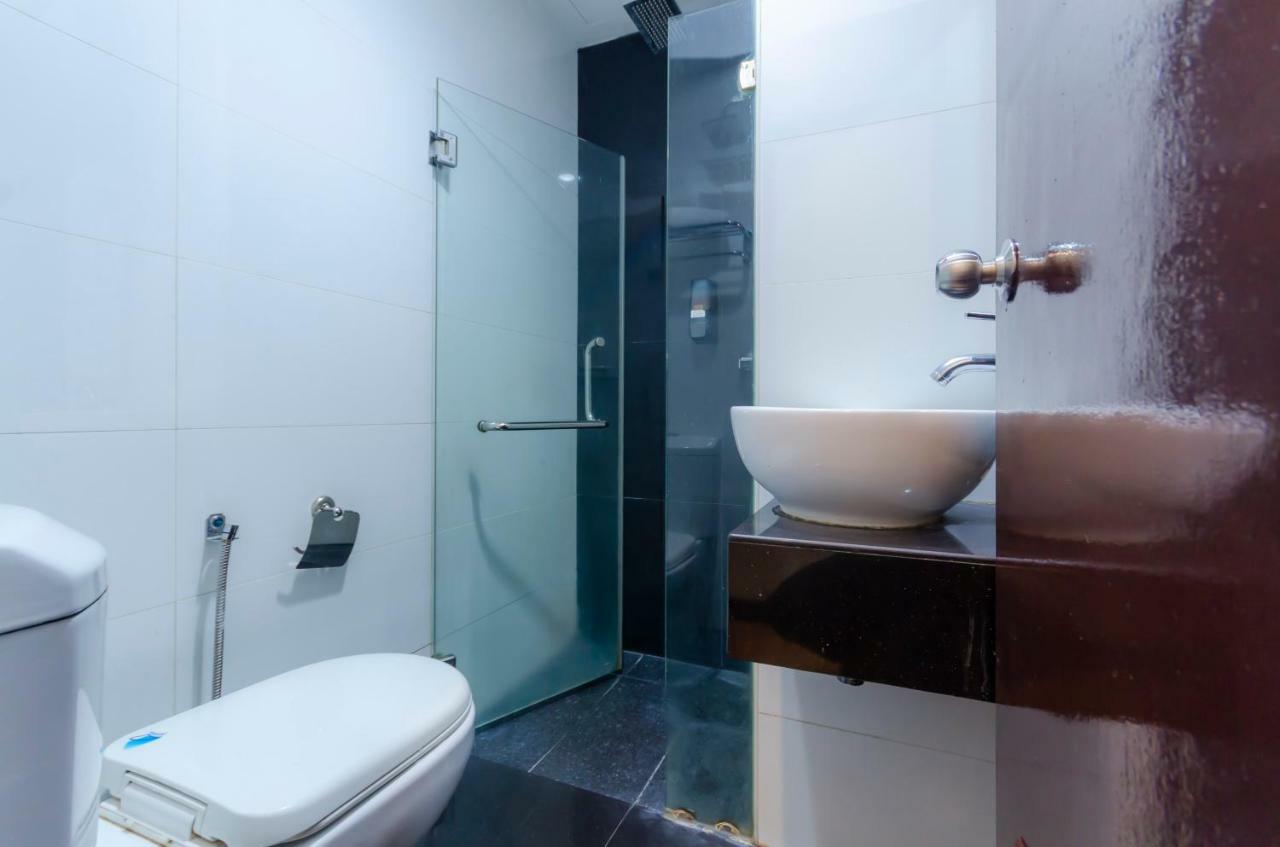 Oyo 1201 Wf Hotel Johor Bahru Exterior foto